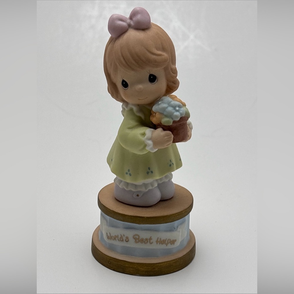 Precious Moments 491608 World's Best Helper 1998 Enesco Figurine w Box